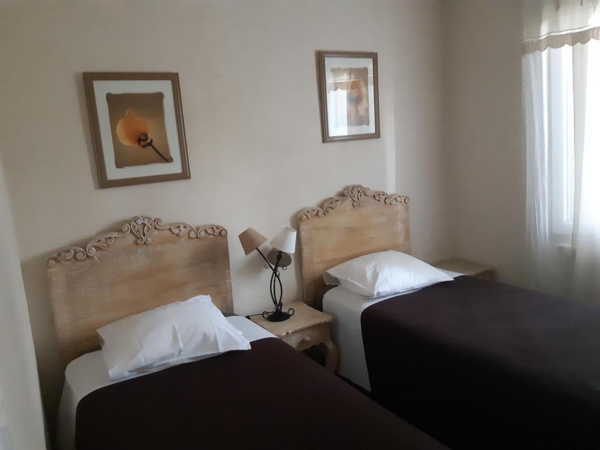 Cherche Midi Noves Buitenkant foto