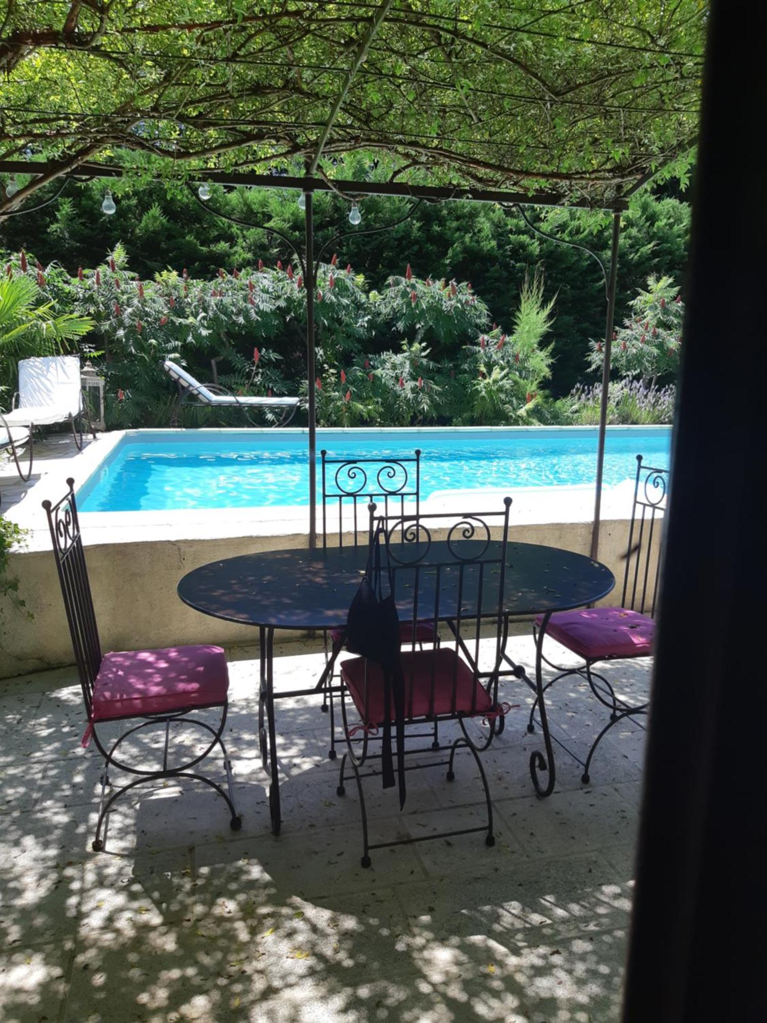 Cherche Midi Noves Buitenkant foto